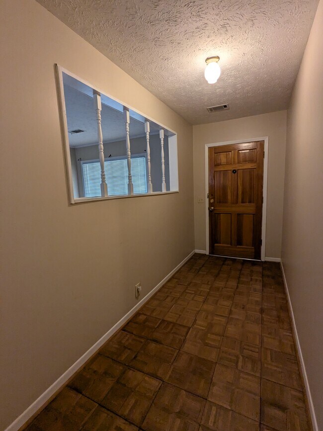 Foto del edificio - 813 McLemore Dr