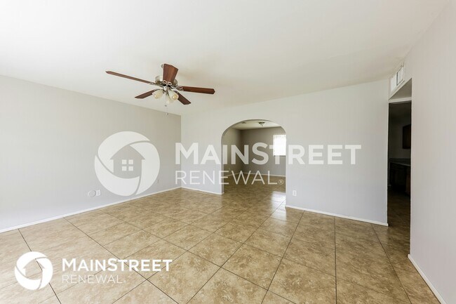 Building Photo - 3807 W Solar Dr