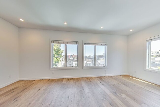 Building Photo - Recently Remodeled 4 bed/2 bath apartment ...