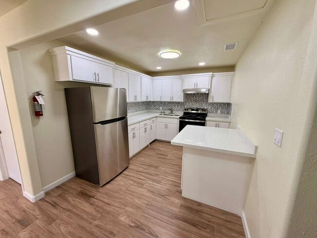 Building Photo - Luxury Apartments 2