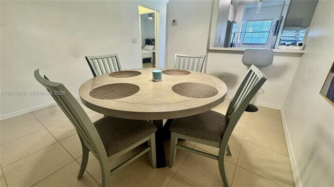 Foto del edificio - 5339 Treetops Dr