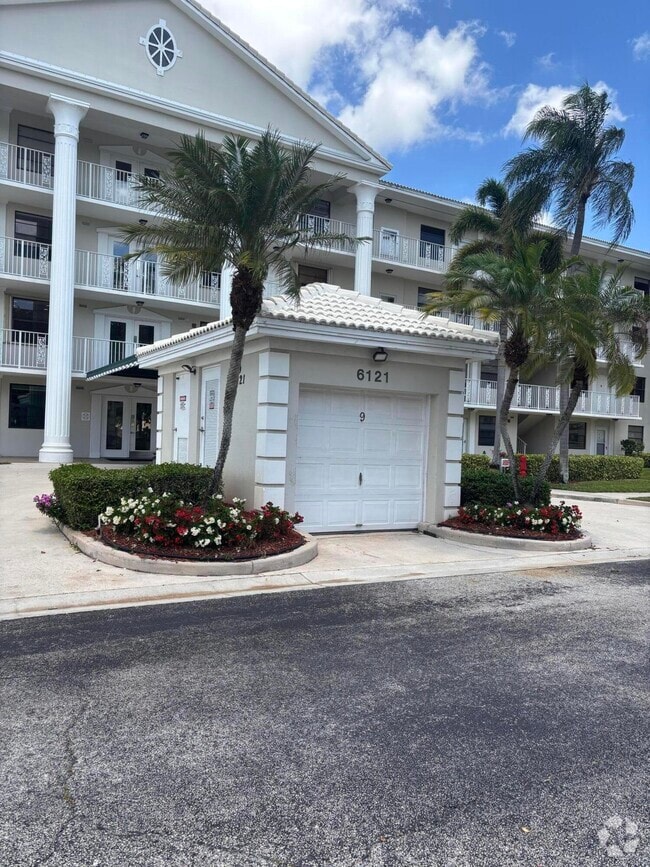 Building Photo - 6121 Balboa Cir