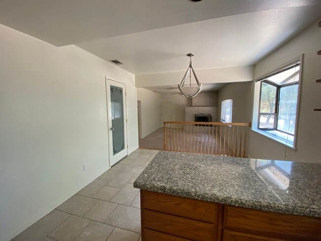 Foto del edificio - 4 Bed / 2 Bath | Granite Bay Home Availabl...