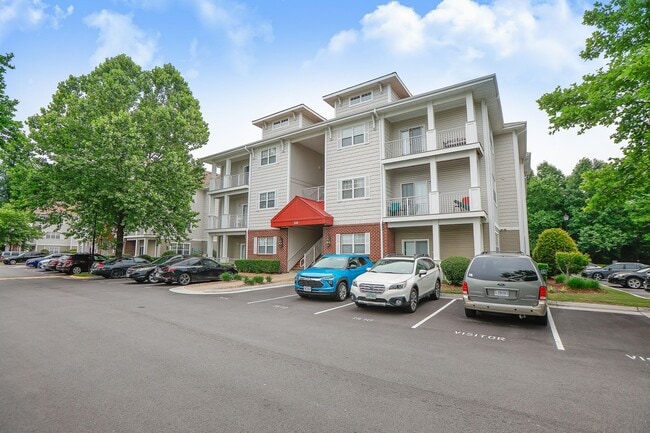 Building Photo - Freshly Painted Condo with Private Balcony