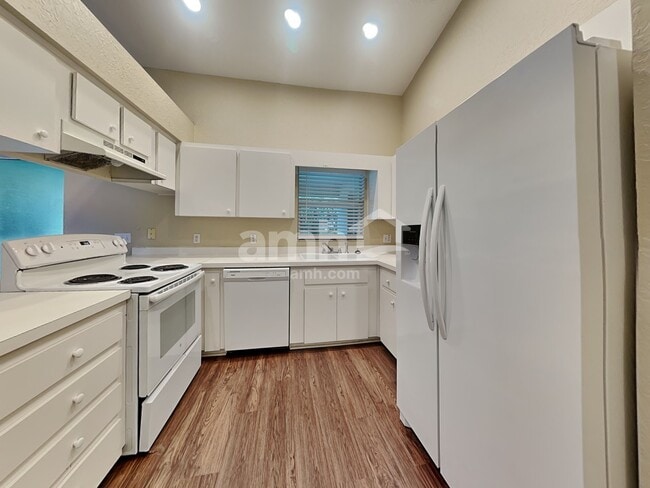 Building Photo - 152 Seven Oaks Dr