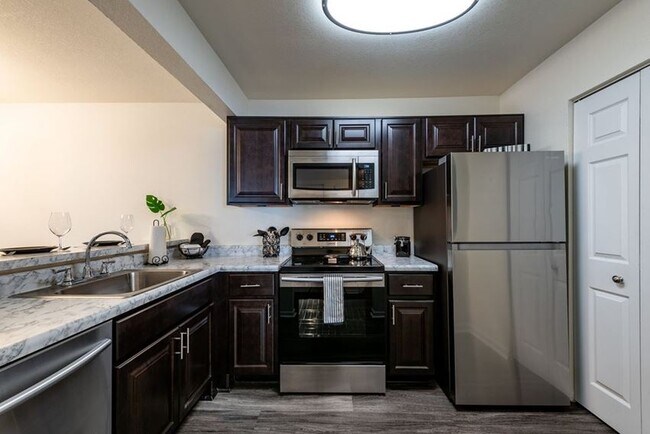 Building Photo - 2107 Shadow Ferry Dr