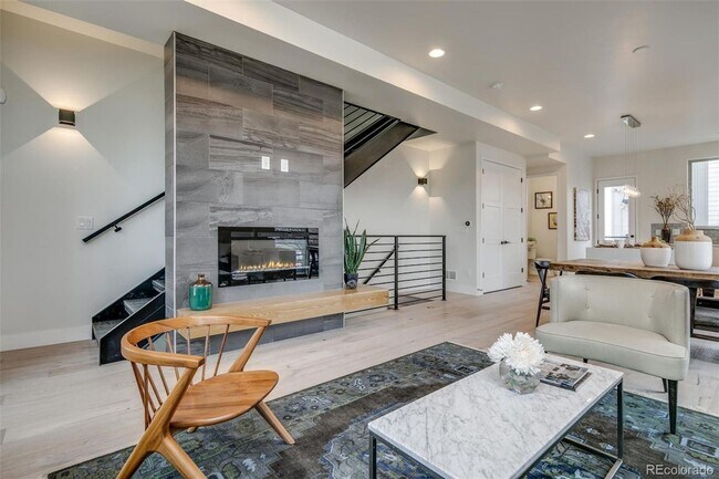 Foto del edificio - Beautiful Townhome in Southeast Denver