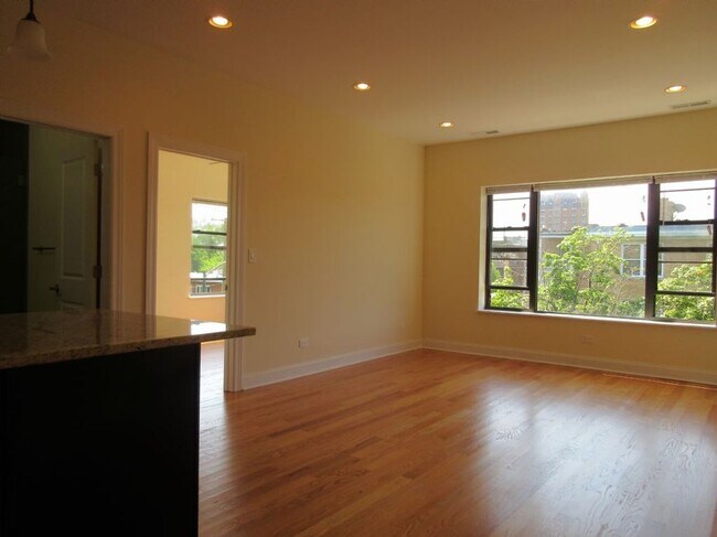 Foto del edificio - 1346 W Howard St