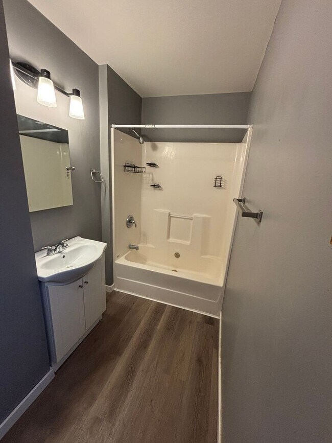 Foto del edificio - 810 Cameron Ave