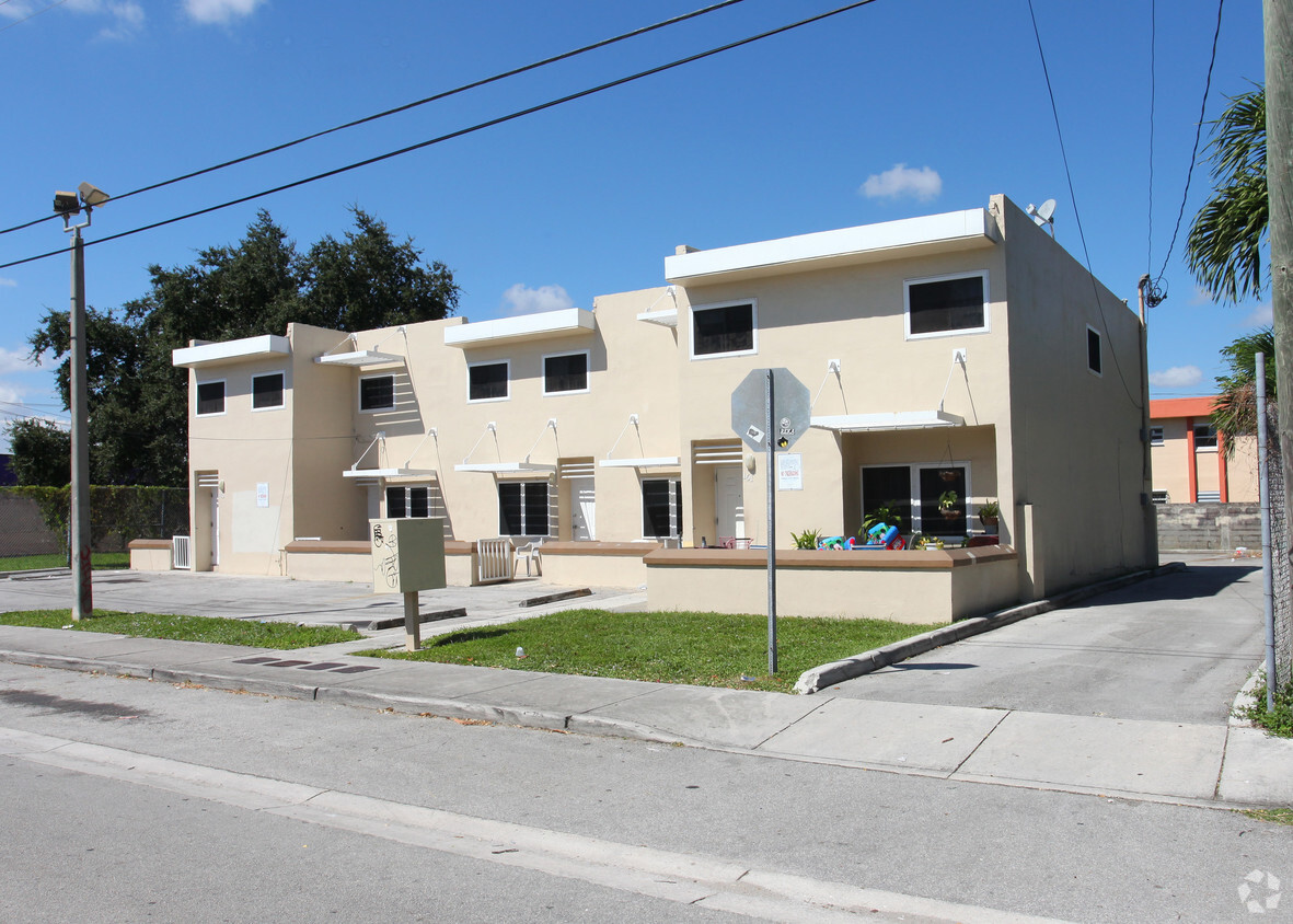 Building Photo - Wynwood Homes