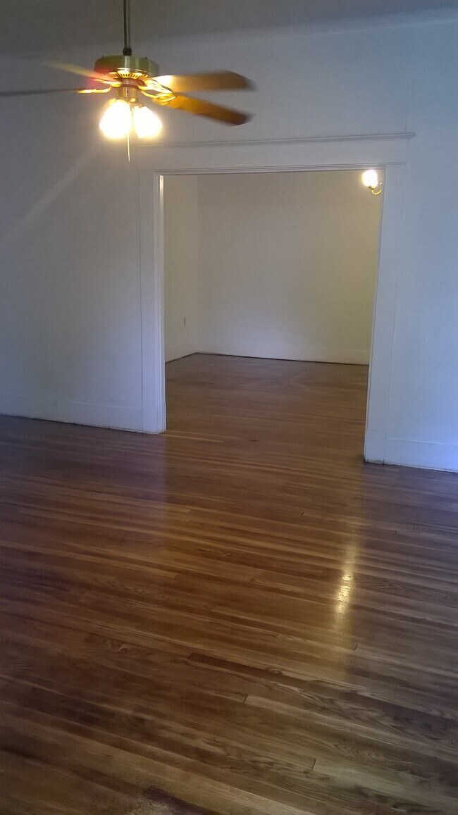 Foto del edificio - 329 Columbia St