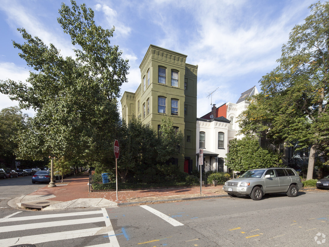 Building Photo - 330 5th St SE