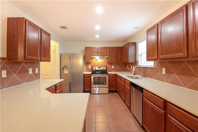 Foto del edificio - Beautiful 2-Level 3 BR / 2.5 BA Home for R...