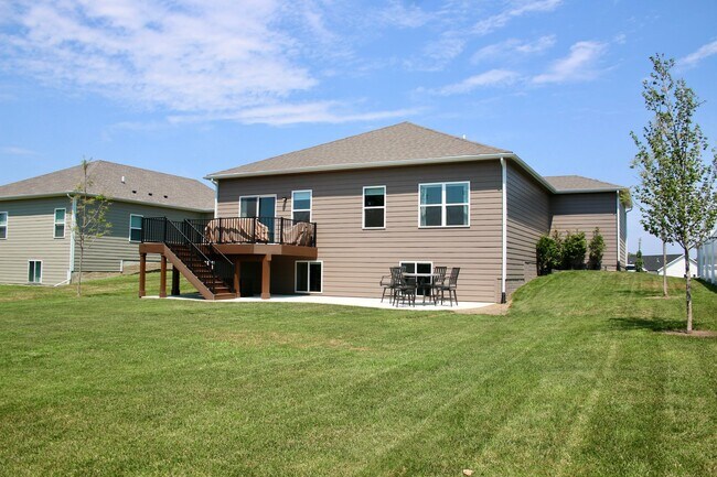 Building Photo - 25070 Eagle Vis Dr