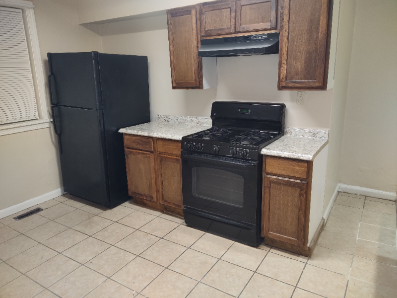 Primary Photo - 180 E Walnut Ln