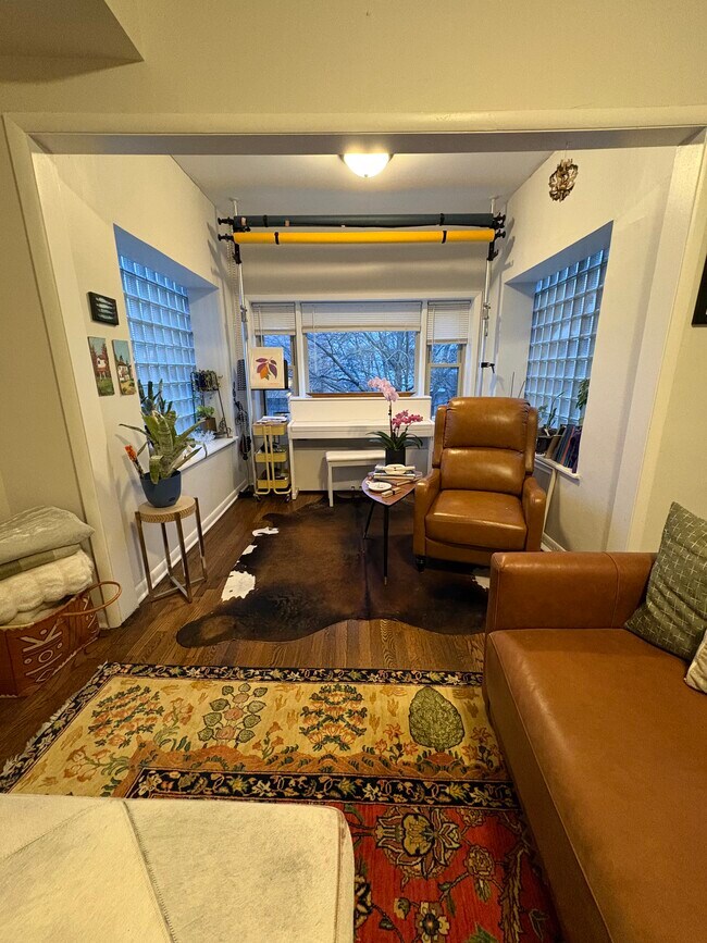 Foto del edificio - 4211 N Oakley Ave