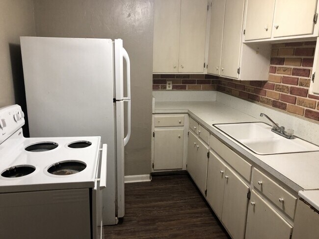 Foto del edificio - 821 Edgewood St