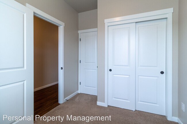 Building Photo - 4 br, 2.5 bath House - 7601 NE 31st Circle