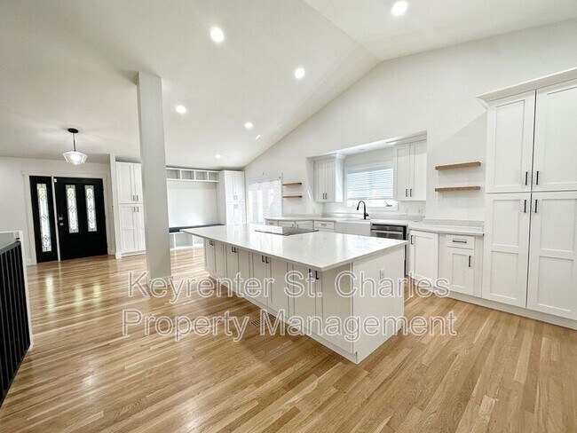 Foto del edificio - 1926 Springtree Dr