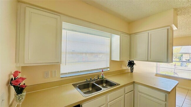 Building Photo - 1001 Buccaneer Dr