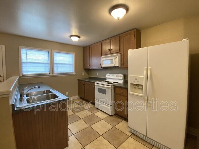 Foto del edificio - 1031 N Wall St