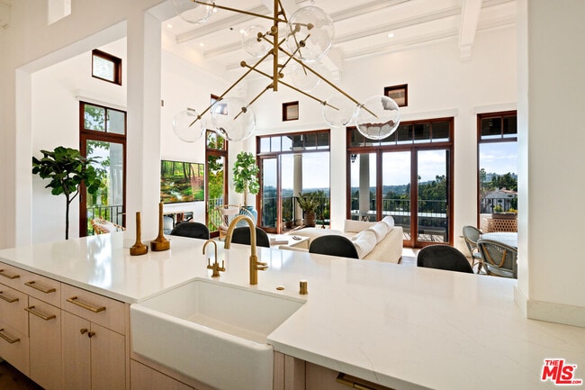 Foto del edificio - 1381 Summitridge Dr