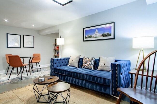 Foto del edificio - 824 Varnum St NW