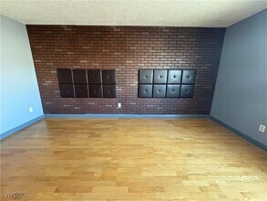 Building Photo - 5457 Escondido St