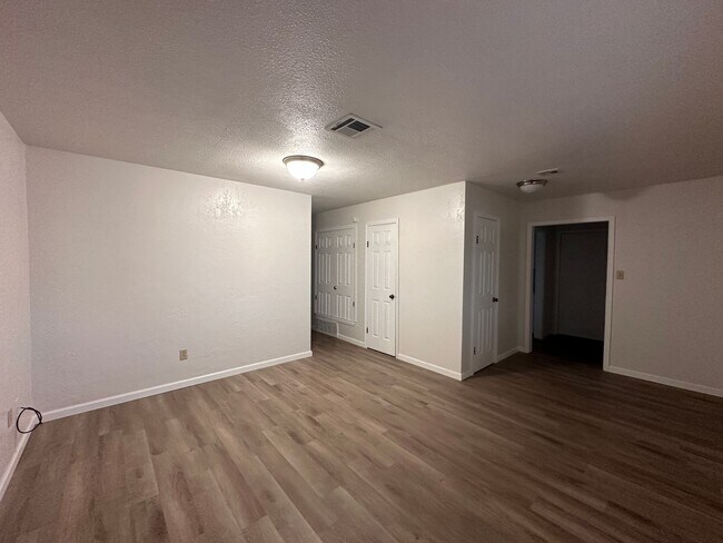 Foto del edificio - 6623 NW Denver Ave