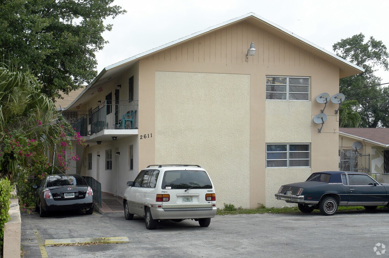 Primary Photo - 2611 NW 32nd St