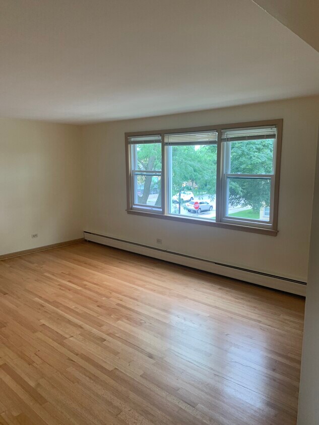 Primary Photo - 4401 N Meade Ave