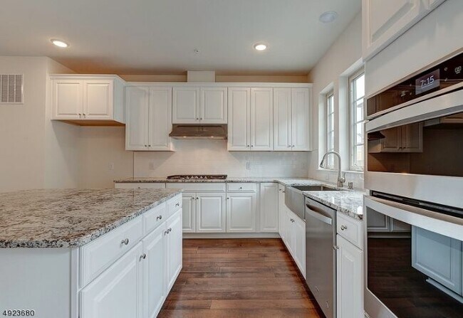 Building Photo - 25 Ambrosia Ct