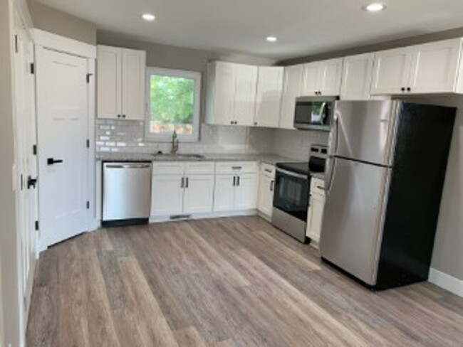 Building Photo - Brand new 3 bed/2.5 bath duplex located in...