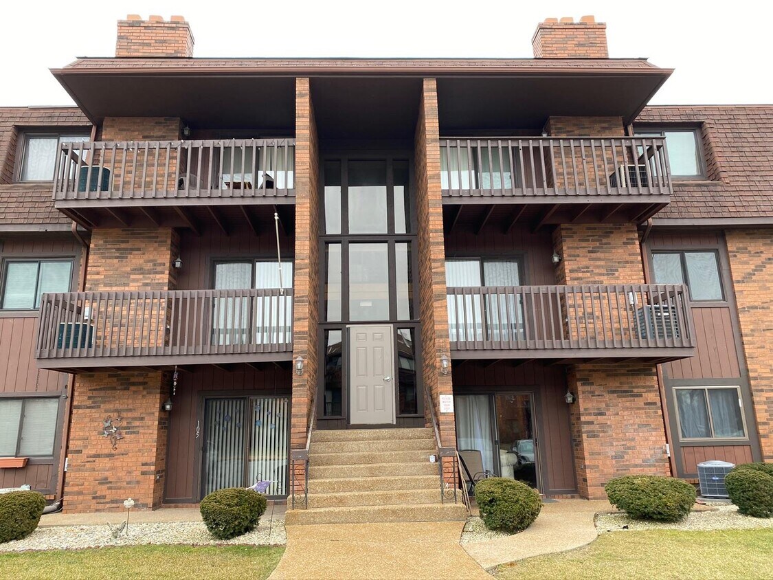 2013 45th St Unit 107, Highland, IN 46322 Condo for Rent in Highland