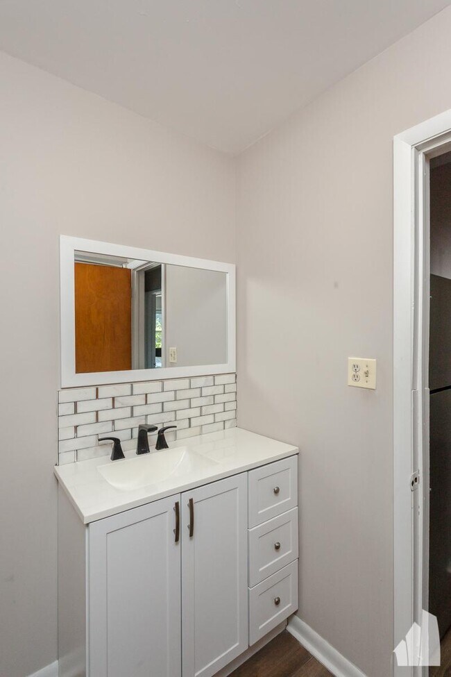 Building Photo - 2 bedroom in Chicago IL 60626