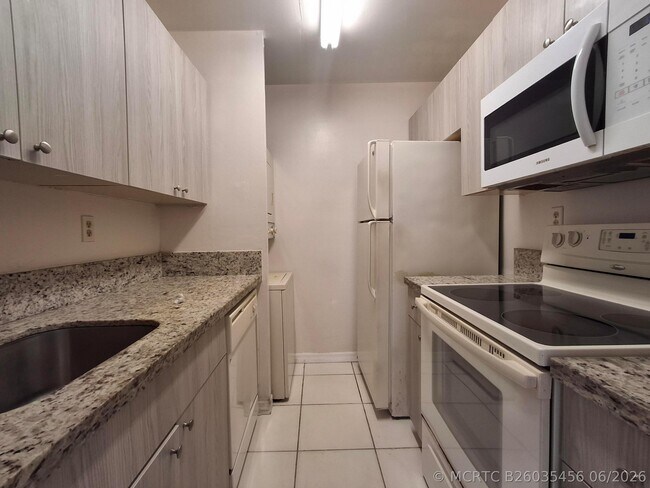 Building Photo - 11506 Royal Palm Blvd