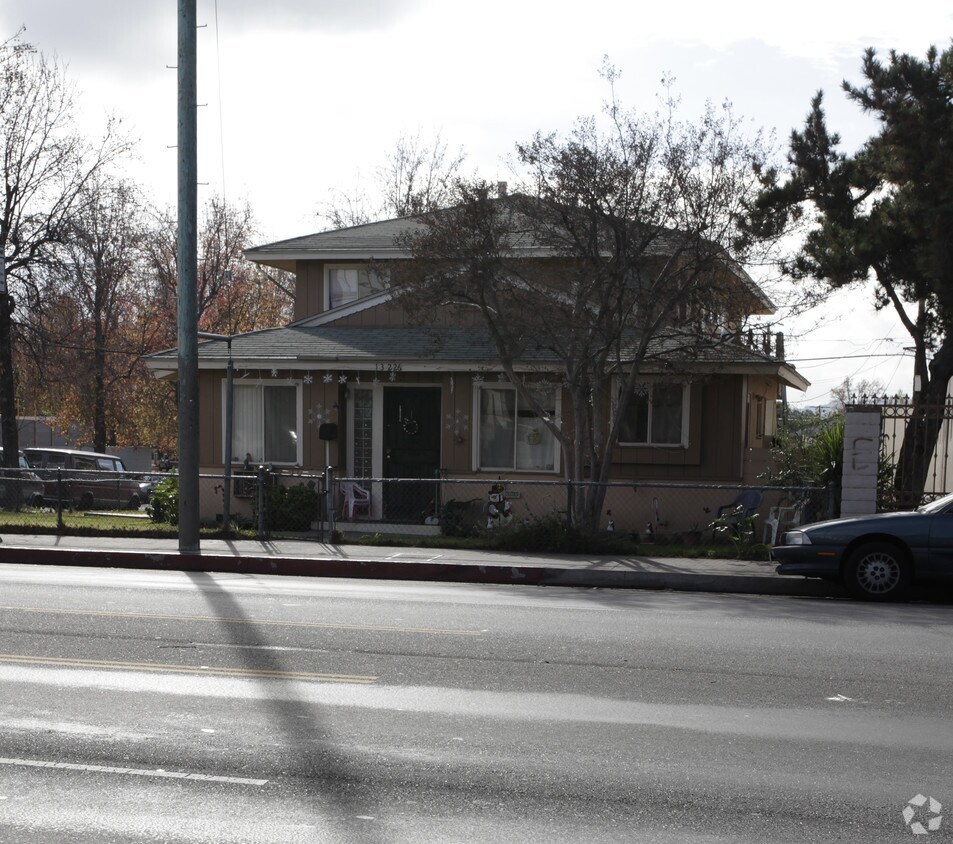 Building Photo - 13226 Vanowen St