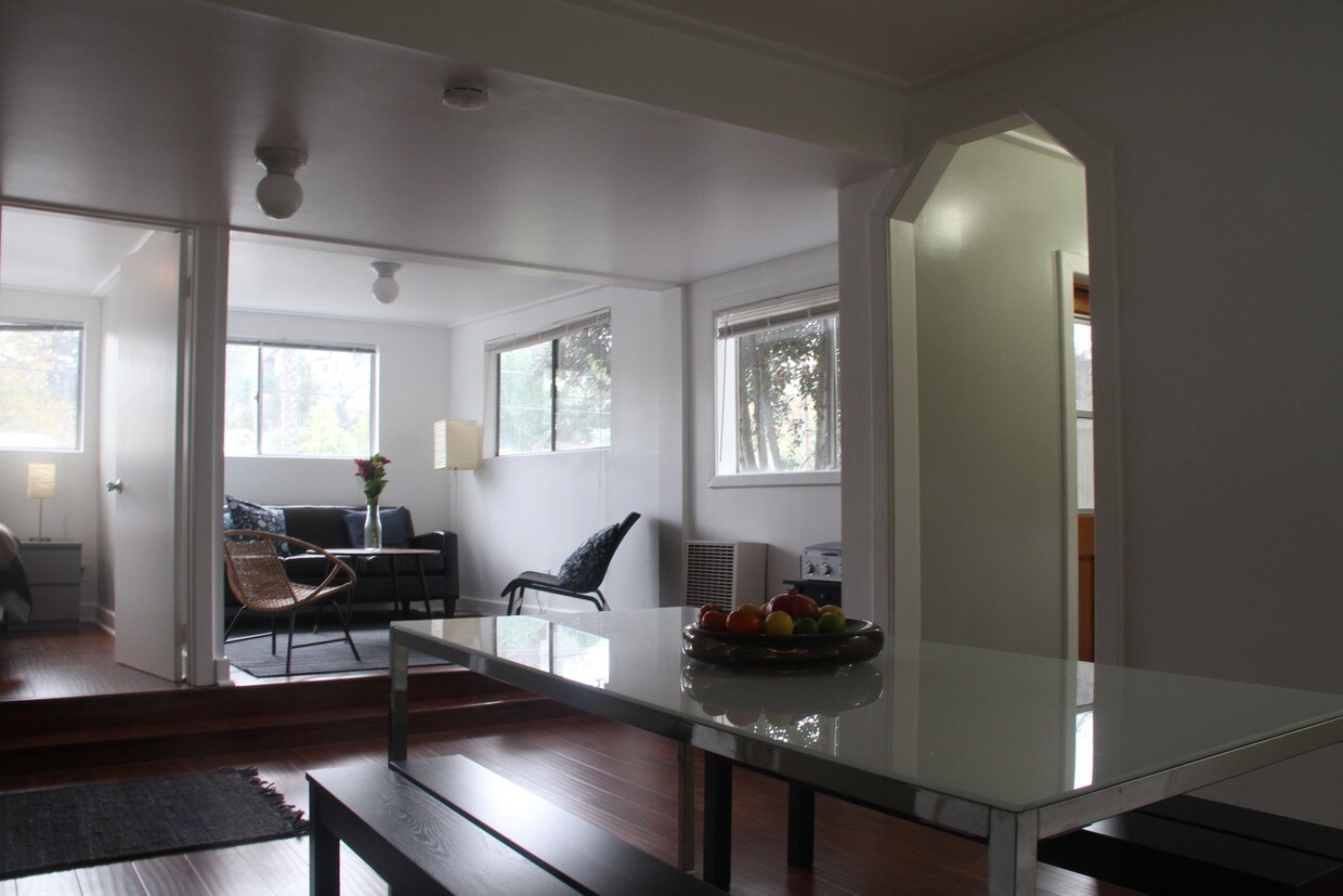 living room - 1511 Portia St