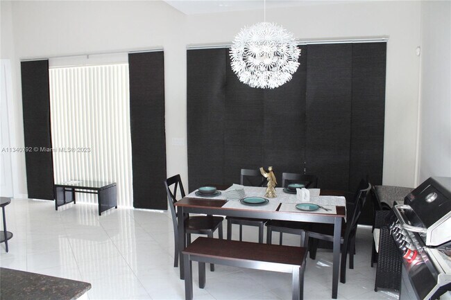 Foto del edificio - 8019 Nevis Pl