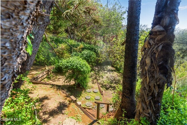 Building Photo - Must see this luxurious short-term, furnis...