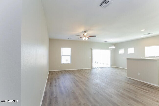 Foto del edificio - 1530 W Grove St