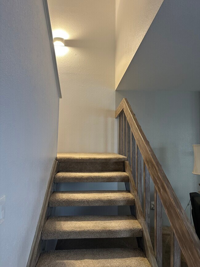 Building Photo - 3330 Templeton Gap Rd