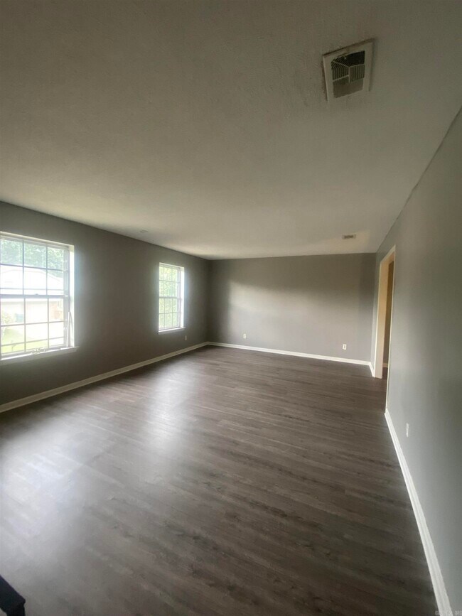 Building Photo - 318 Alamo Dr