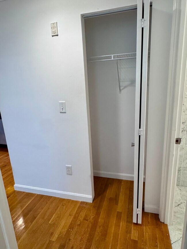 Building Photo - UPDATED FENWAY 2 BED WITH CENTRAL AIR - HT...