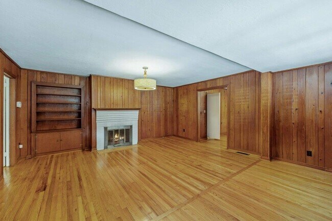 Building Photo - 1142 Old Fort Dr