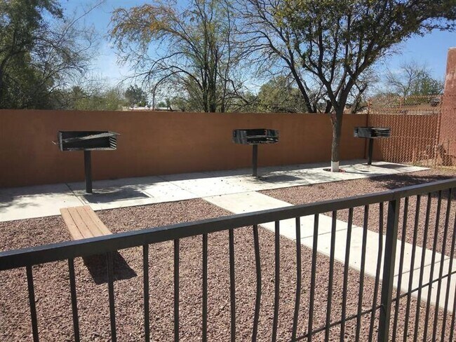 Building Photo - Move In Special $250  (Restrictions Apply)