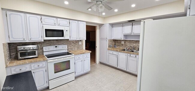 Foto del edificio - 2 br, 2 bath House - 6655 Spring Bottom Wa...