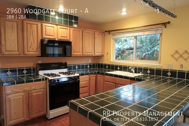 Foto del edificio - 2960 Woodgate Ct