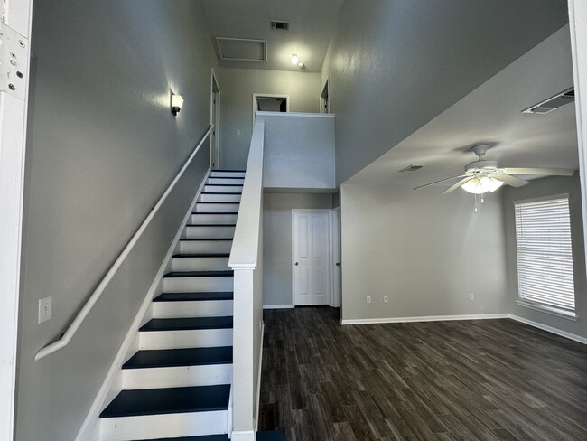 Building Photo - 615 Crescent St