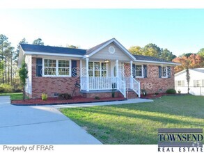 Building Photo - 658 Woodburn Dr